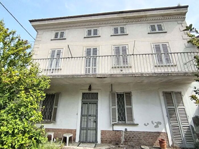 Casa con 10 locali in vendita in Quargnento