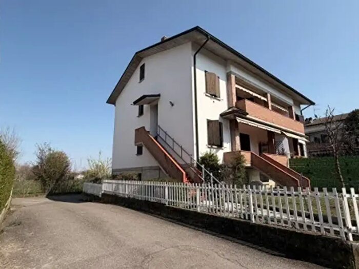 Appartamento con 5 locali in vendita in Via Emilia, Reggio Emilia