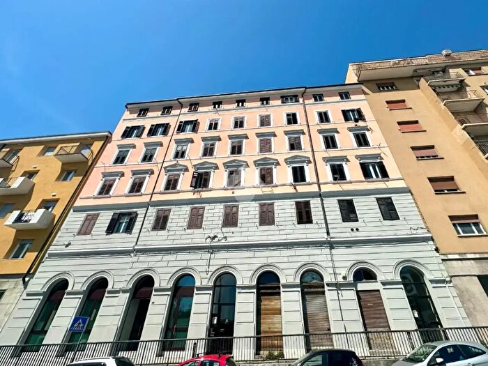 Appartamento bilocale in vendita in Via S Marco, Trieste