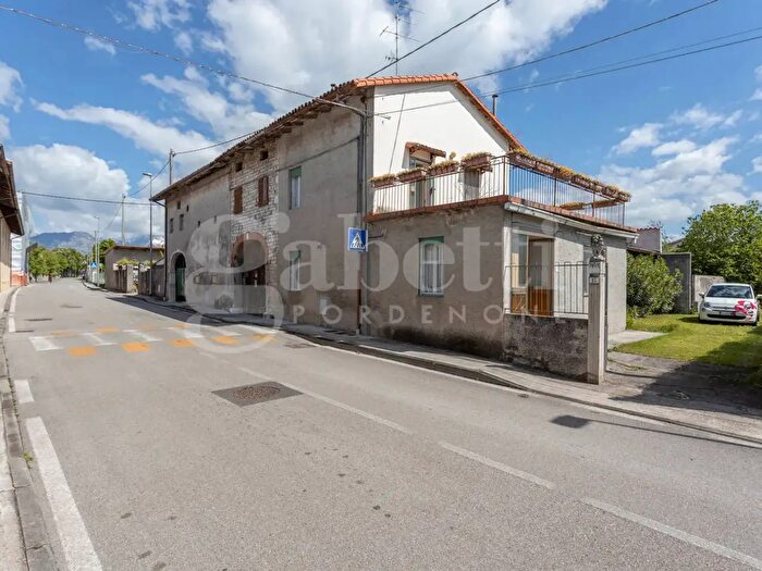 Casa trilocale in vendita in Via San Floriano, Aviano
