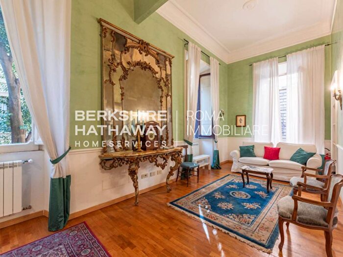 Appartamento quadrilocale in affitto in Via Plinio, Prati, Roma