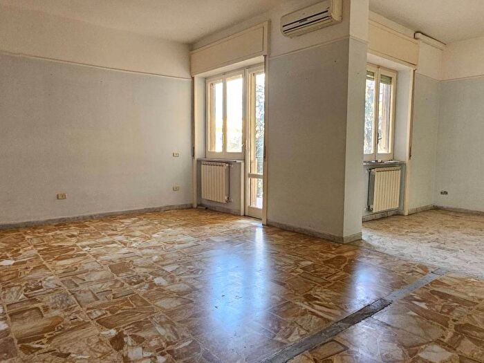 Appartamento quadrilocale in affitto in Vomero, Napoli