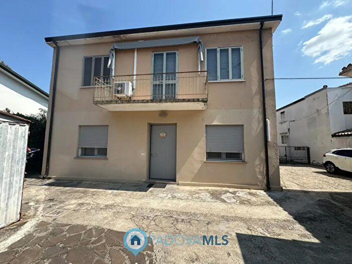 Appartamento trilocale in vendita in Via Pietro Brandolese, Padova