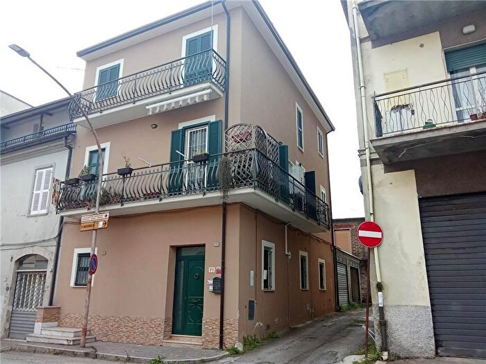 Casa con 9 locali in vendita in Pontecorvo