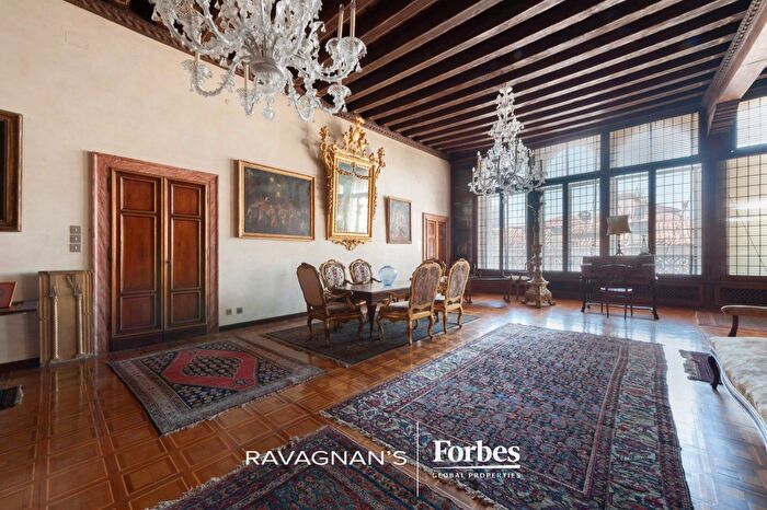 Appartamento con 16 locali in affitto in Venezia