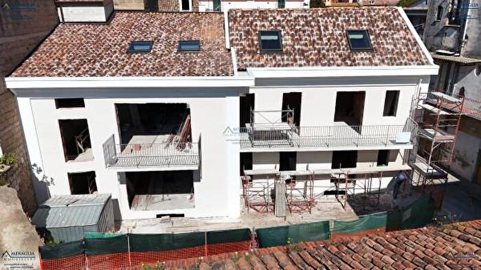 Appartamento con 6 locali in vendita in Via Michele Camusso, Caserta