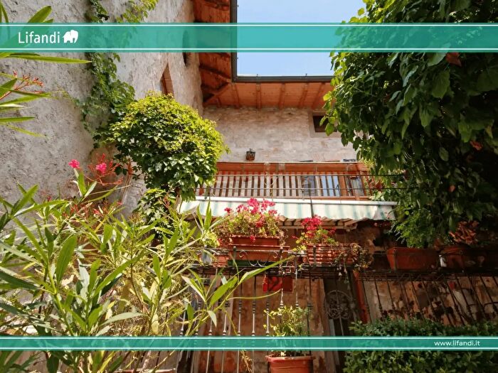 Casa con 6 locali in vendita in Piovere, Tignale