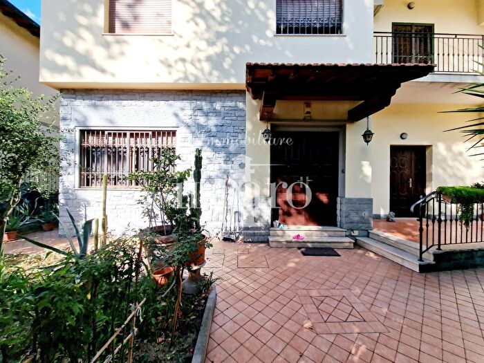Casa con 8 locali in vendita in I Brozzi, Firenze