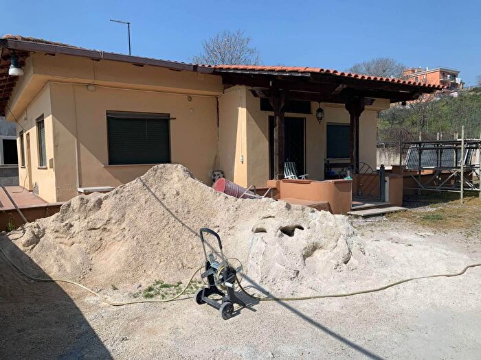 Casa con 5 locali in affitto in Via di Lunghezza, Roma
