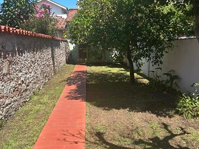 Casa con 6 locali in vendita in Viareggio