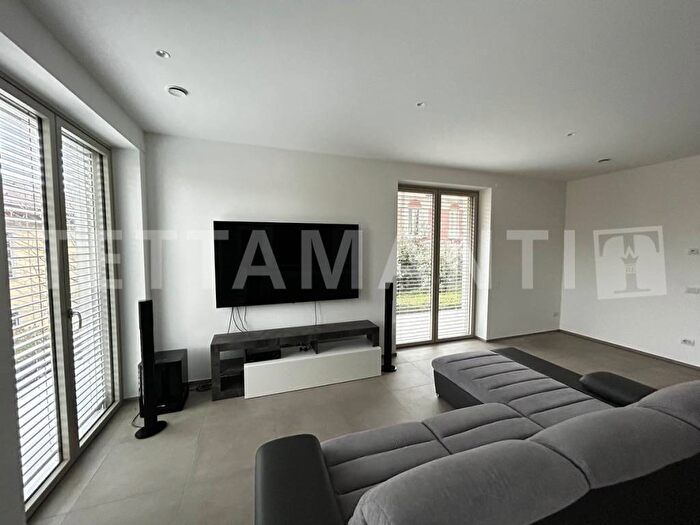 Appartamento con 5 locali in affitto in Via Palmiro Binda, Borghi, Como