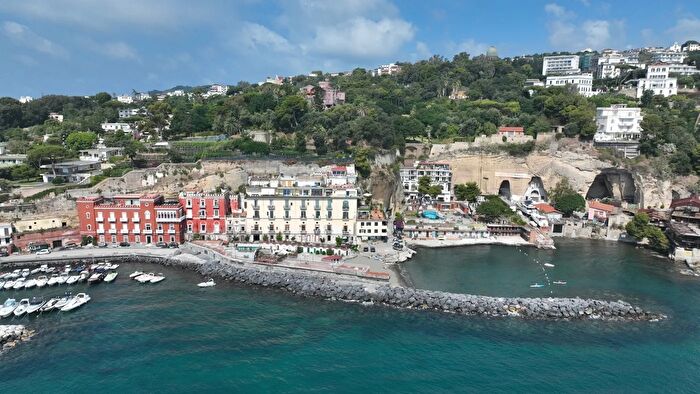 Casa con 5 locali in vendita in Via Ferdinando Russo, Napoli