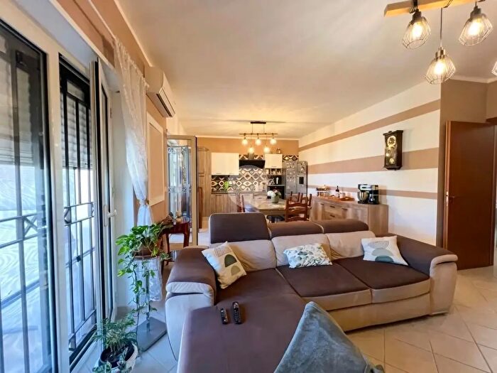 Appartamento trilocale in vendita in Corso dei Mille, Palermo