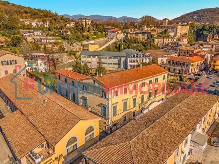 Appartamento con 5 locali in vendita in Via Roma, Isola Del Liri