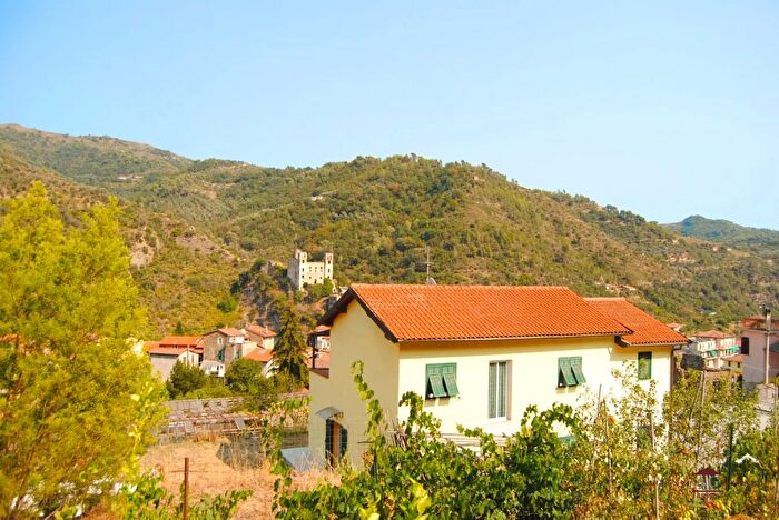 Casa con 6 locali in vendita in Dolceacqua