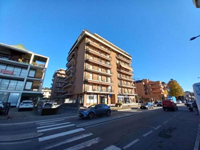 Appartamento trilocale in vendita in Corso Giacomo Matteotti, Sesto Calende