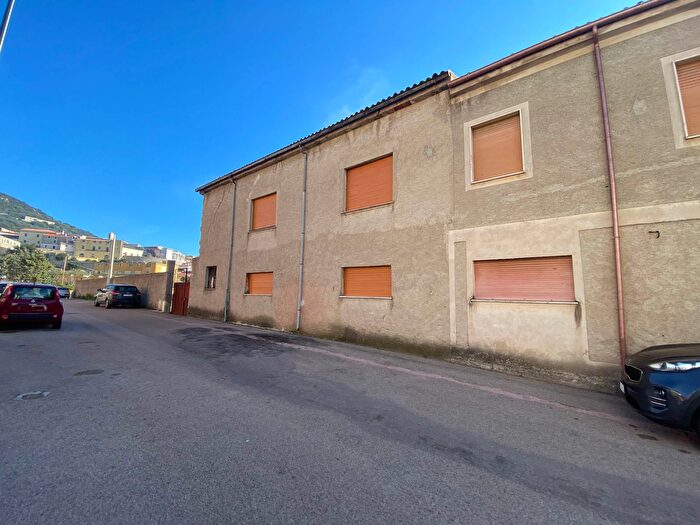 Casa con 8 locali in vendita in Via a Moro, Berchidda