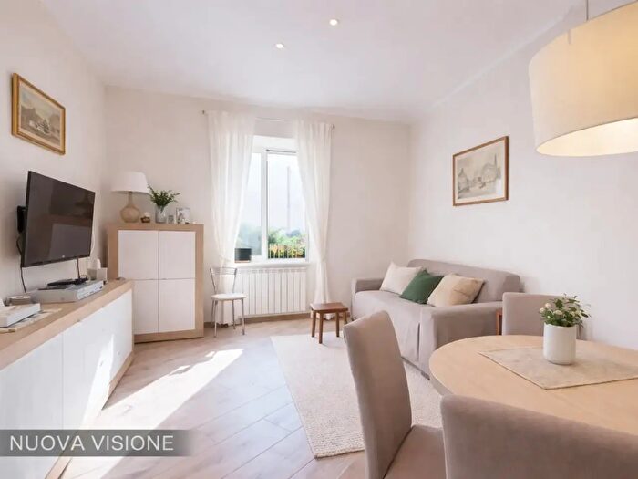 Appartamento bilocale in vendita in Piazzetta Solofrano, Napoli