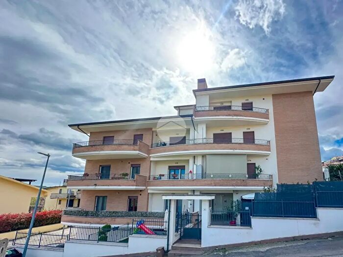 Appartamento trilocale in vendita in Via Pasquale Coppa Zuccari, Teramo