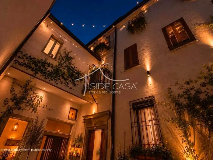 Casa con 8 locali in vendita in Via Massari, Mantova