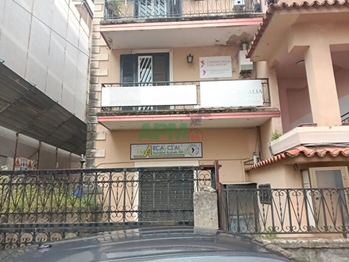 Appartamento quadrilocale in vendita in Via Neghelli, Cosenza