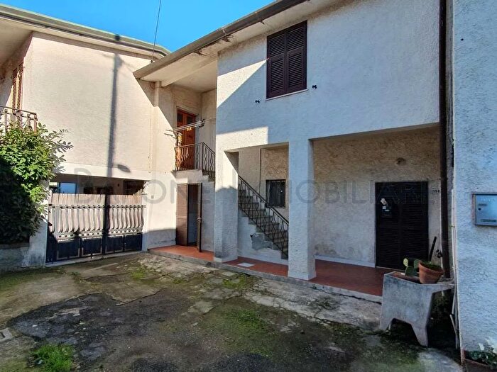 Appartamento quadrilocale in vendita in Via Rinchiostra, Massa