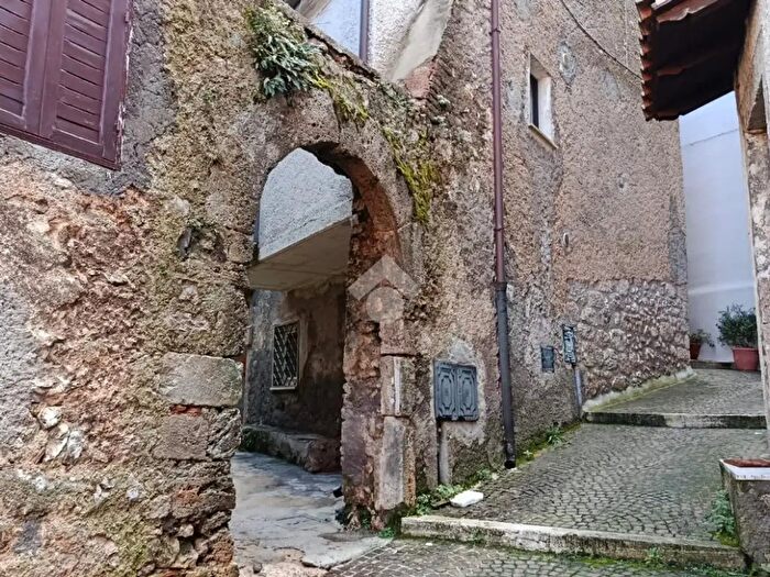 Appartamento quadrilocale in vendita in Via dellUnione, Vico Nel Lazio