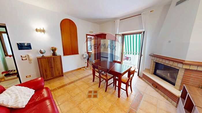 Appartamento trilocale in vendita in Via Marchese, Vieste