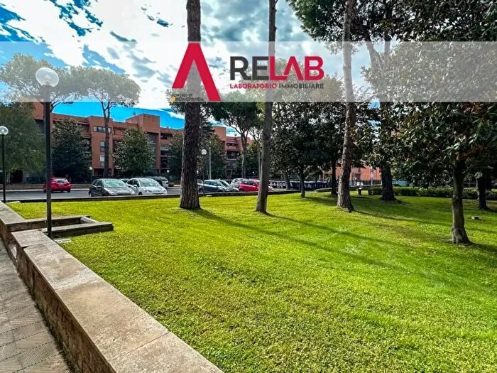 Appartamento trilocale in vendita in Via Tullio Garbari, Roma