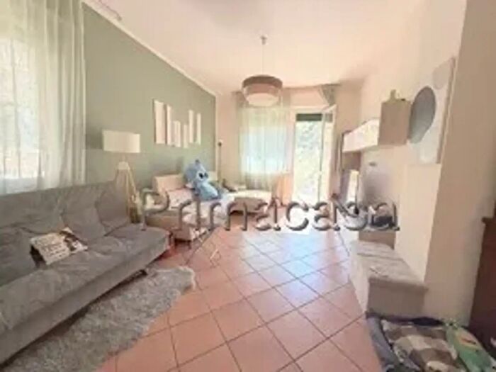 Appartamento con 5 locali in vendita in Via Giuseppe Manassero, Verona