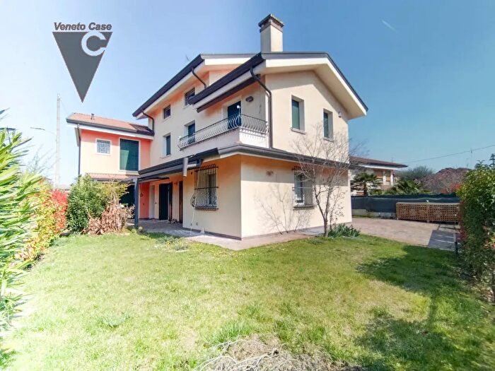 Casa con 7 locali in vendita in Via Tiziano Vecellio, Padova