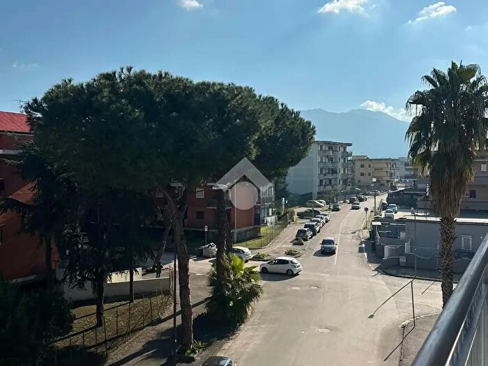 Appartamento con 5 locali in vendita in Via Giuseppe Verdi, Volla