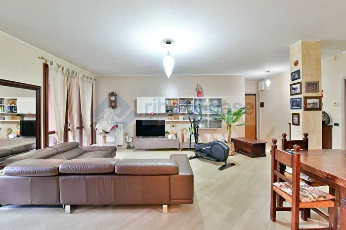 Appartamento trilocale in vendita in Seregno