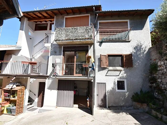 Appartamento trilocale in vendita in Cunardo