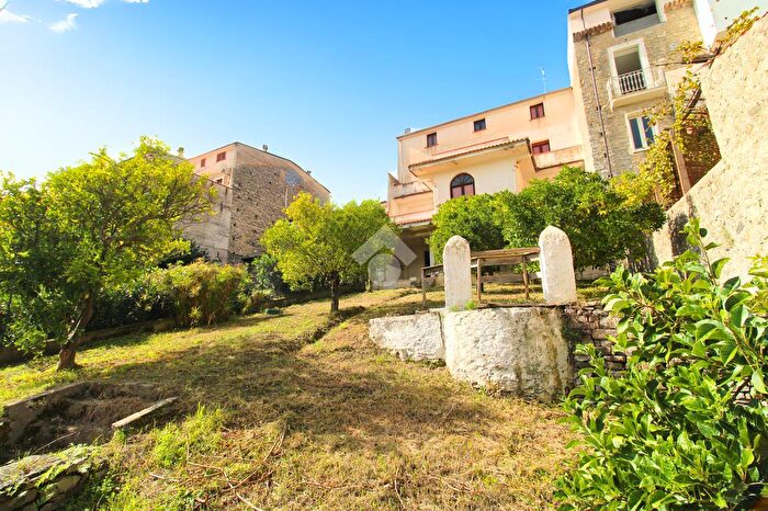 Casa con 8 locali in vendita in Corso Umberto I, Vibonati