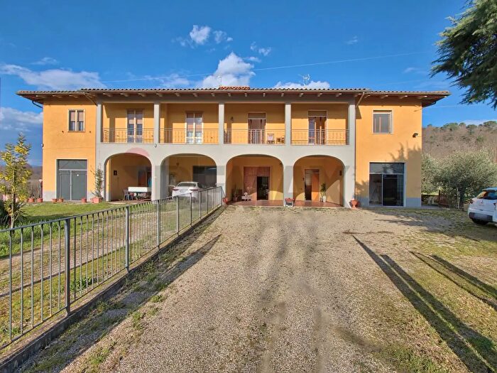 Casa con 8 locali in vendita in Strada Provinciale, Bucine