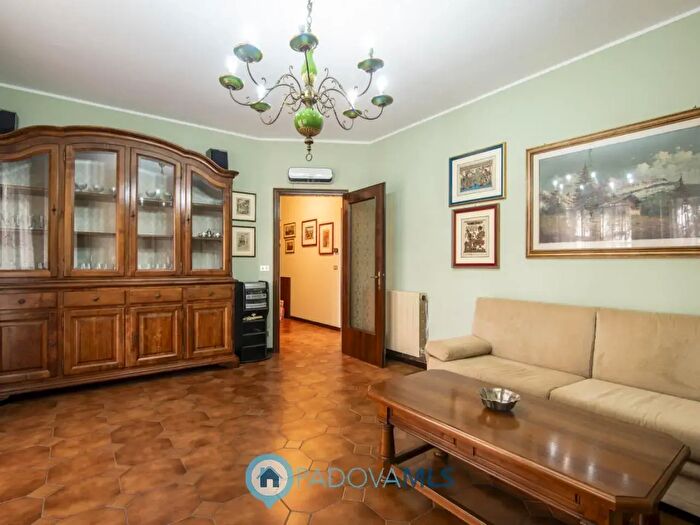 Appartamento quadrilocale in vendita in Via Giovanni Battista Moroni, Abano Terme