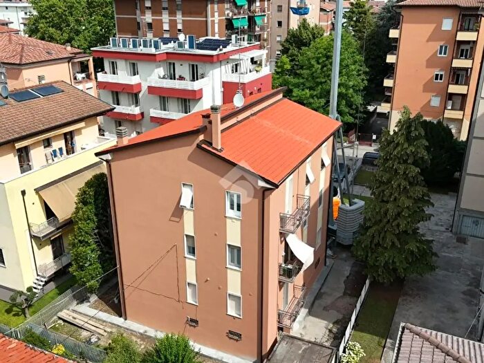 Appartamento con 5 locali in vendita in Via Luigi Boccherini, Verona