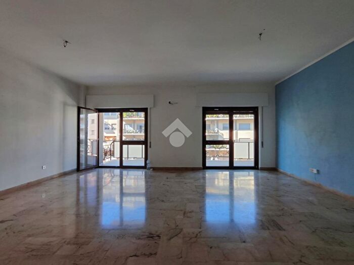 Appartamento con 5 locali in affitto in Via Alessandro Telesino, Palermo