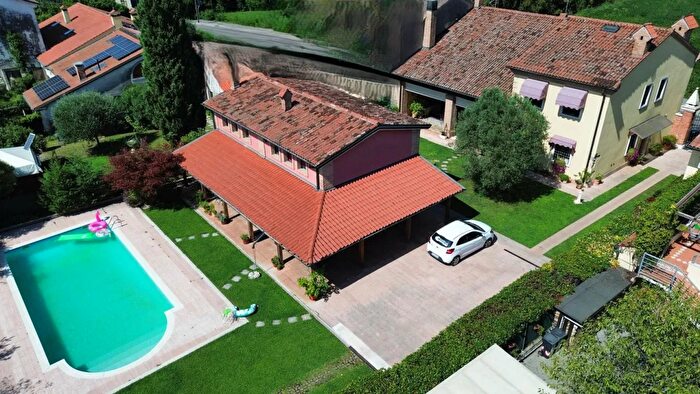 Casa con 8 locali in vendita in Strada della Carpaneda, Vicenza