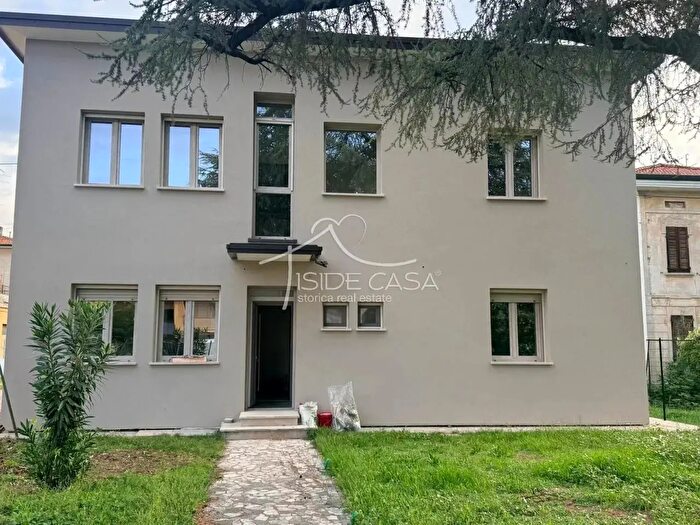 Appartamento con 5 locali in affitto in Via Antonio Possevino, Mantova