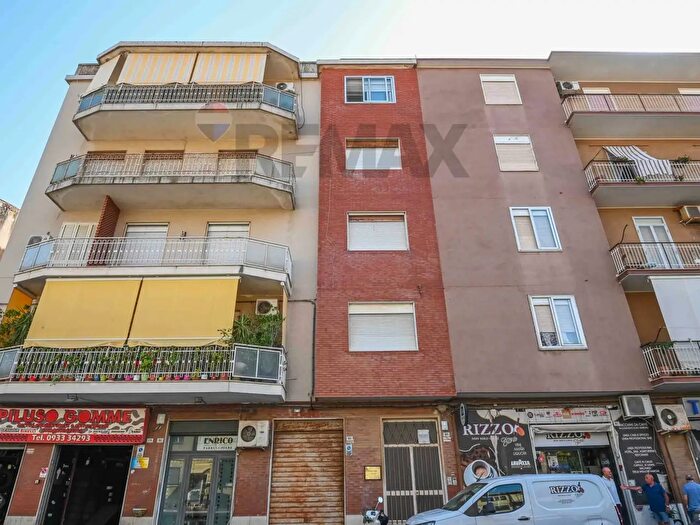 Appartamento con 8 locali in vendita in Via Madonna della Via, Caltagirone