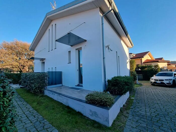 Casa con 6 locali in vendita in Via Fiume Neto, Catanzaro