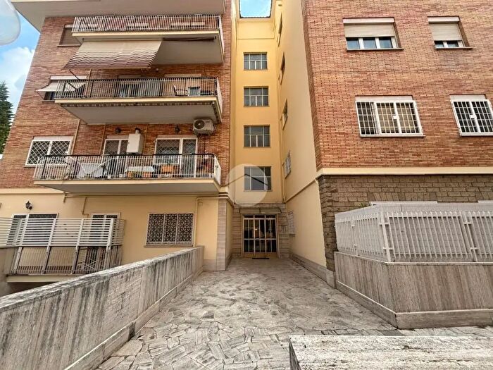 Appartamento trilocale in vendita in Via Gisleni Giovanni Battista, Roma