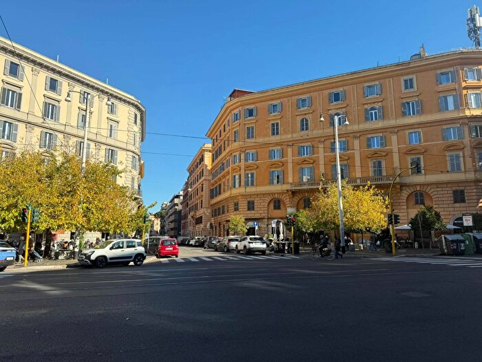 Appartamento quadrilocale in vendita in Via Alessandria, Roma