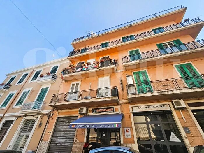 Appartamento trilocale in vendita in Via Pippo Romeo, Messina