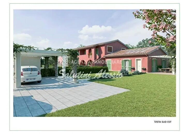 Casa con 5 locali in vendita in Calcinaia