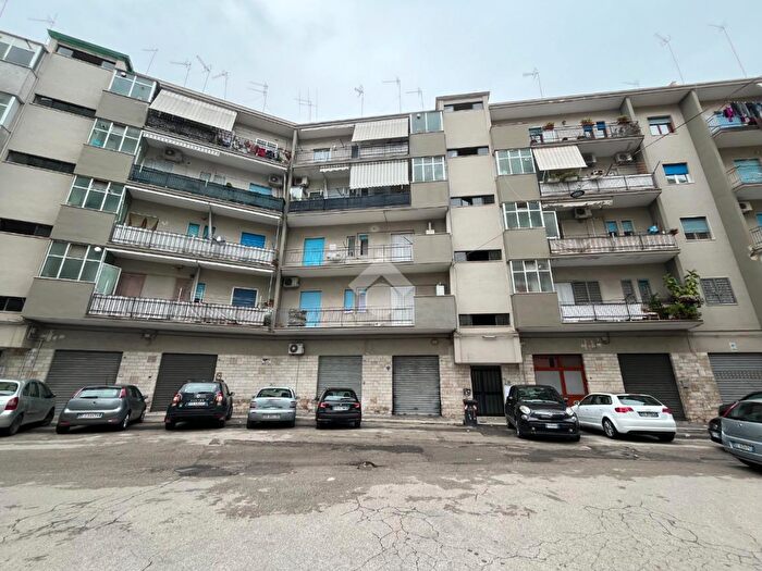 Appartamento quadrilocale in vendita in Via Giovanni Pascoli, Trani