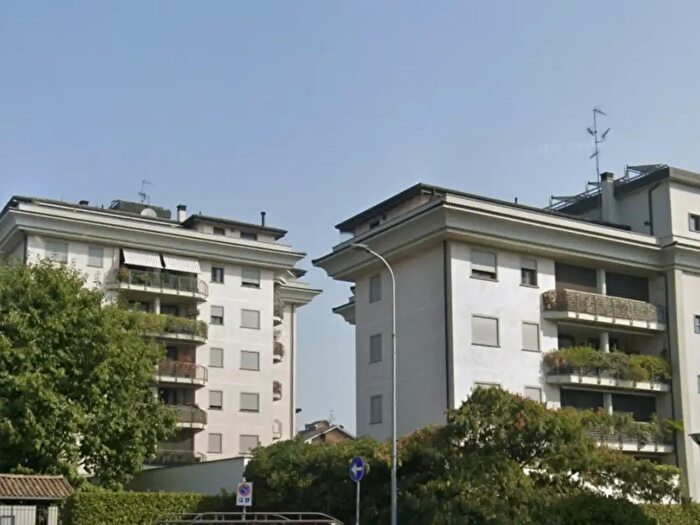 Appartamento con 5 locali in vendita in Via Gobetti, Buccinasco