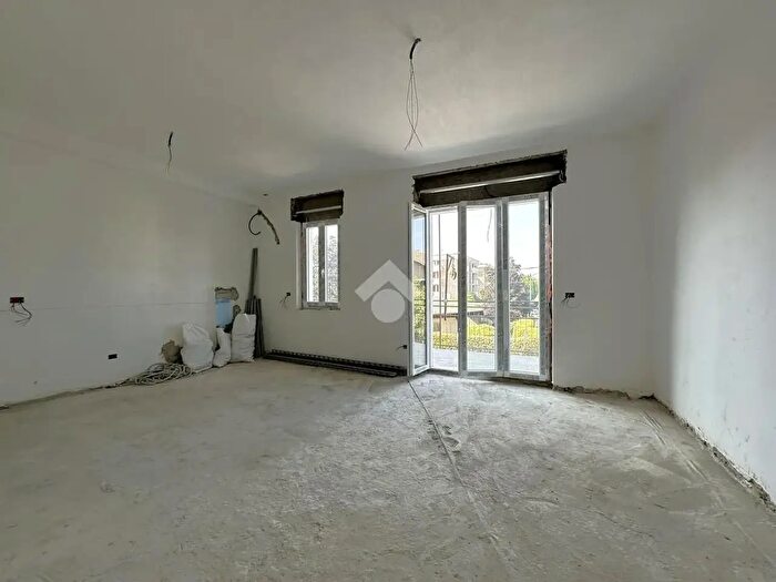 Appartamento trilocale in vendita in Via Monte Grappa, Carugate